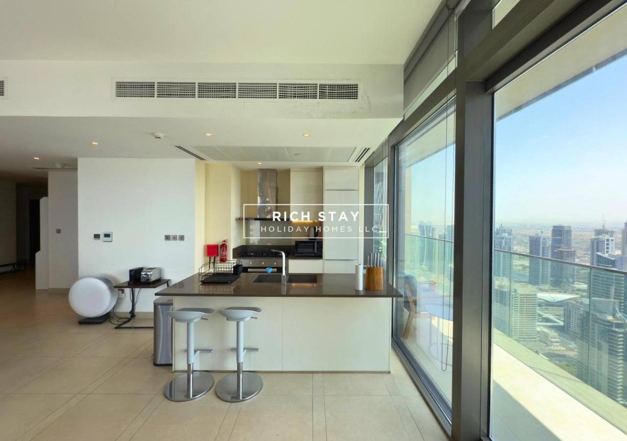 Skyline Serenity ,3br Oasis Overlooking The Marina Apartment *